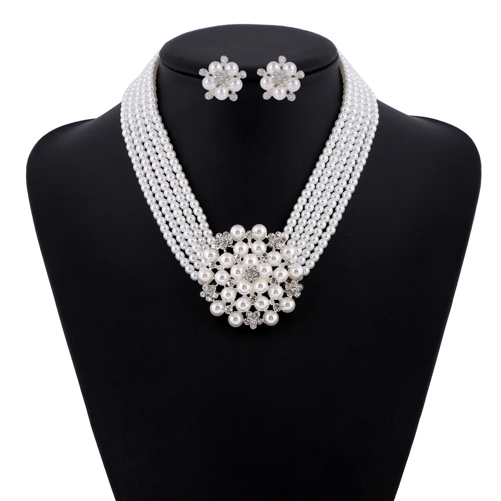 Women'S Accessories In The 1950S - Audrey Hepburn Pérola Colar e Pulseira